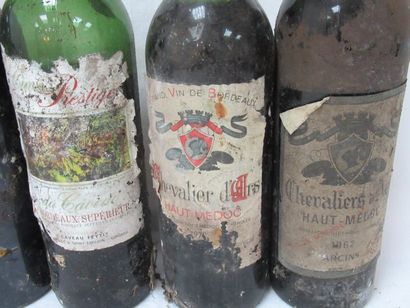 null Lot de 4 bouteilles de vin rouge : 2 de Haut Médoc Chevalier d'Ars 1962 et 1970...