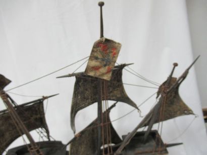 null Maquette de bateau en bois et tissu. 51 x 58 cm (acc)