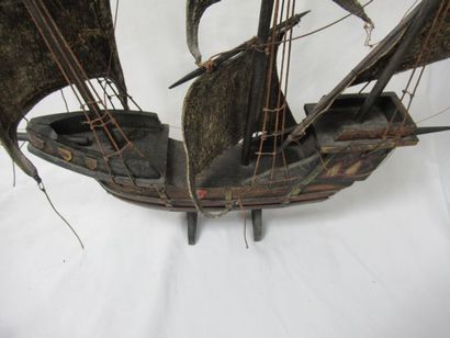 null Model ship in wood and fabric. 51 x 58 cm (acc)