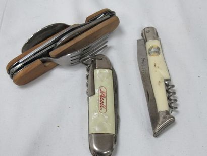 null Set of 3 folding knives. 10 cm