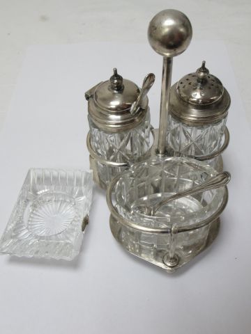 null Pretty spice box in silvery metal and crystal. Height: 13 cm With a small Arques...