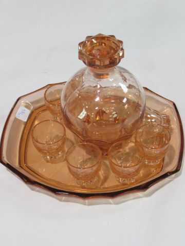 null Pink glass liqueur set, including a carafe (16 cm), 7 glasses and their tray....