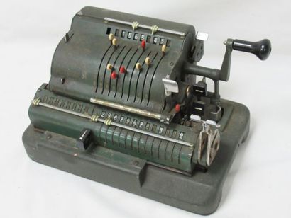 null AHMANN MANUS Calculating machine (mechanograph) in lacquered metal. 25 cm Circa...