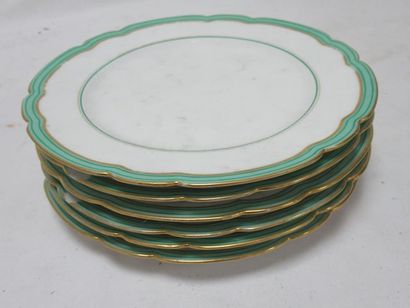 null Set of 6 white porcelain plates, with green edging and gold highlights. 22 cm...