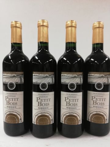 null 4 bouteilles de Château Le Petit Bois 2017. Bordeaux. Cuvée traditionnelle....