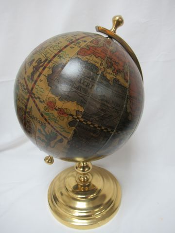 null Brass and resin world map. Modern. Height: 35 cm