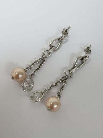 null Pair of earrings in silver decorated with a fancy pearl and a crystal.length...