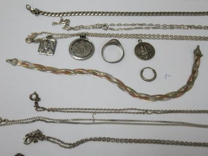 null Batch of jewellery and silver scrap. Weight: 35 g
