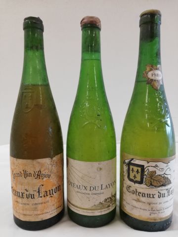 null 3 Vieilles bouteilles Coteaux du Layon liquoreux (1 de 1984 ; 1 de 1969 étiquette...