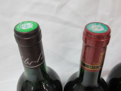 null Batch of 3 bottles: 1 of Bordereaux Château Valvigne 2001, 1 of Saint Emilion...