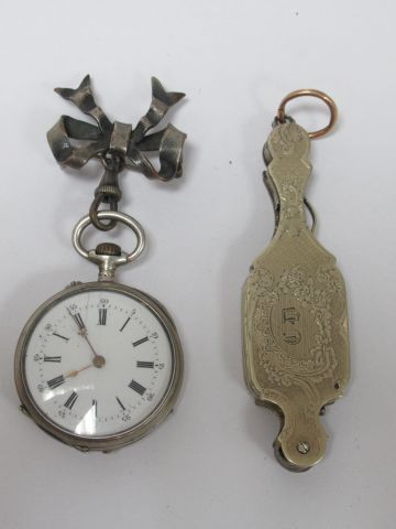 null Silver lot, comprising a neck watch and a face to face element. Gross weight:...