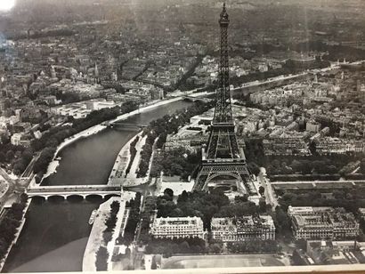 null Tirage photographie en vue aérienne oblique du quartier de la Tour Eiffel- La...