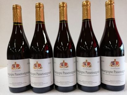 null 5 bouteilles de Bourgogne Passetoutgrain. 2018. Adrien Pierarnault