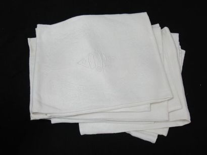 null Ensemble de 7 serviettes en coton damassé blanc. Chiffrées. (à nettoyer)