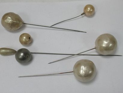 null Lot d'épingles à chapeau, ornées de perles fantaisie. Vers 1900. 11-20 cm