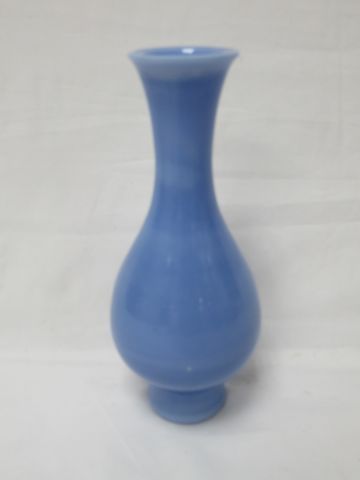 null Vase en opaline bleue. Haut.: 26 cm