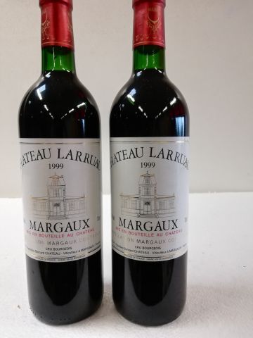null 2 bouteilles de Margaux. Château Larruaux 1999. Cru Bourgeois. SCEA des Vignobles...