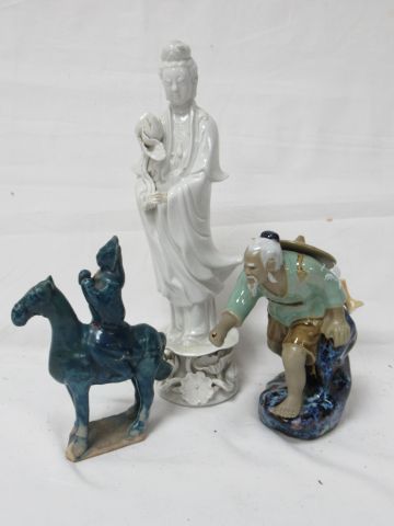 null CHINE Lot de trois sculptures en céramique polychrome. 14-27 cm (manques)