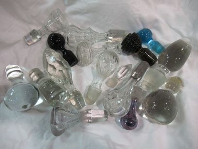null Lot de 16 bouchons de carafes en verre et cristal. 6-12 cm (petites égrenur...