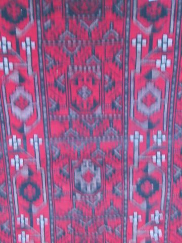 null AFGHANISTAN Tapis Ersari en laine à décor géométrique sur fond rouge. 150 x...
