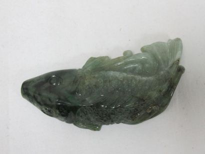 null 
CHINE Sculpture en pierre dure verte, figurant un poisson. Long.: 8 cm 



Nous...