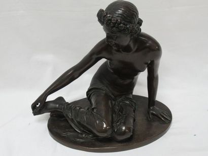 null 
Ecole française du XIXe siècle "Jeune femme dénudée" Bronze à patine brune....