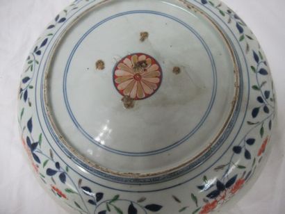 null 
JAPON Plat en porcelaine imari . Fin XVIIIe début XIXe siècle .Diamètre 31...