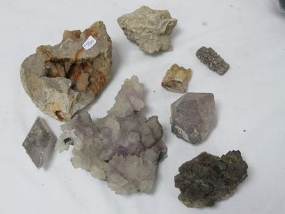 null 
Lot de minéraux dont quartz. 7-20 cm 



Nous proposons toute une gamme de...