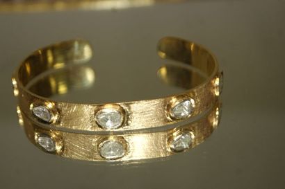 null Bracelet jonc en vermeil, orné de diamants (0,75 carat). Diam.: 6,5 cm Poids...