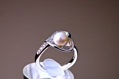 null Bague unique de designer en forme de coeur en or blanc 18 kt ornée d’une perle...