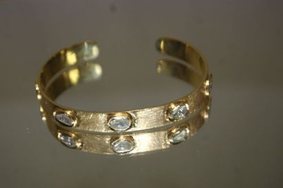 null Bracelet jonc en vermeil, orné de diamants (0,75 carat). Diam.: 6,5 cm Poids...