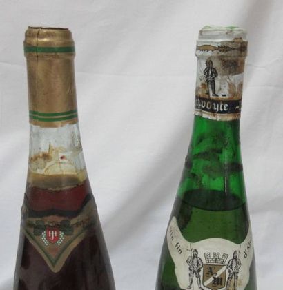 null Lot de 4 bouteilles de vin d'Alsace (niveaux bas, étiquettes sales et abîmée,...