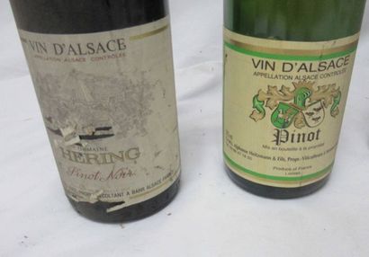 null Lot de 4 bouteilles de vin d'Alsace (niveaux bas, étiquettes sales et abîmée,...