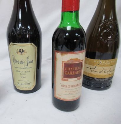 null Lot comprenant 2 bouteilles de Côtes du Jura "Rouge" 2007, 1 bouteilles d'Entre-deux-mers...