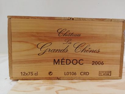 null 12 bouteilles de Château Les Grand Chênes Médoc 2006. CAISSE BOIS D'ORIGINE...