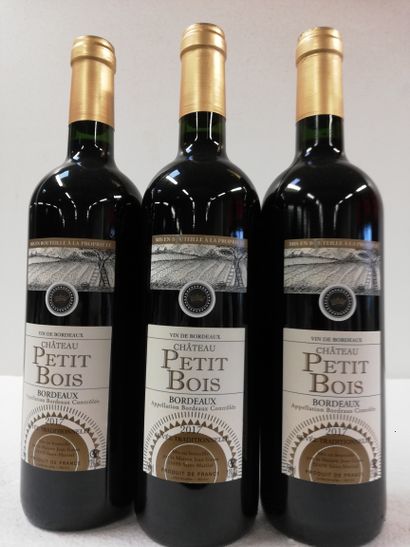 null 3 bottles of Château du Petit Bois. 2017. Bordeaux. La Cuvée traditionnelle....