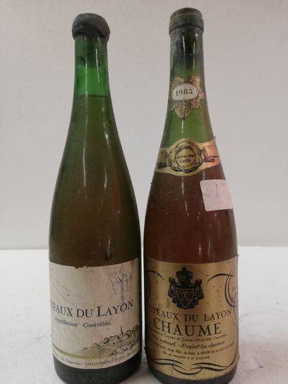 null Lot of 2 bottles : 1 Côteaux du Layon Liquoreux. 1985. Bottled and corked. Domaine...