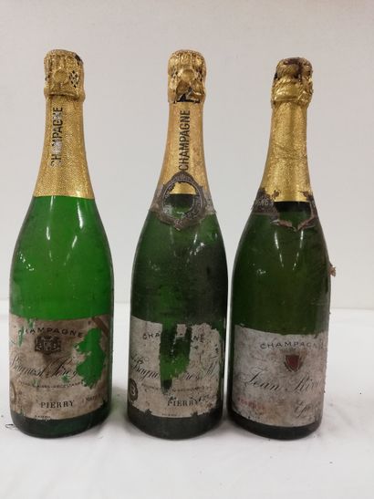 null Lot comprenant : 2 vieilles bouteille de Champagne des années 1960/70. Bagnost...
