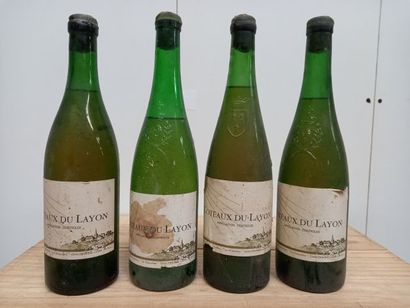 null 4 Vieilles bouteilles de Côteaux du Layon des années 60/70. Domaine Boré. Propriétaire...