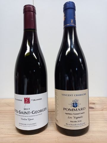 null Lot de 2 bouteilles : 1 Nuits Saint Georges. 2017. Vieilles vignes. Domaine...