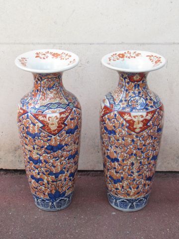 JAPAN Important pair of Imari porcelain vases....