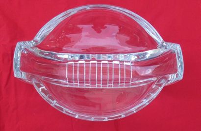 null BACCARAT

Important moulded crystal cup, Art Deco model.

10 x 40 x 29 cm 

(scratches...