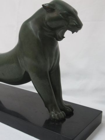 null Emile Louis BRACQUEMOND (1889-1970) 

"Panther stretching". 

Bronze with green...