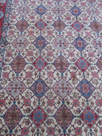  Important TEBRIZ carpet in wool, with Véramine decoration. 287 x 200 cm
