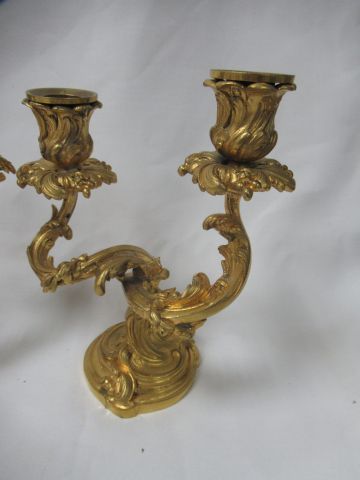 null Paire de candélabres en bronze doré. Style Louis XV, XIXe. Modèle de Becher....
