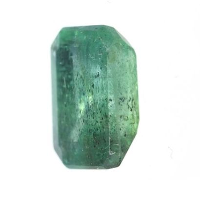 null Emerald, 2.08 carats. With its certificate (IJCC): treated, with inclusions...