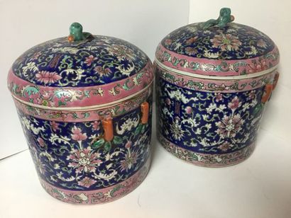  CHINA XXth - Pair of large Chinese covered...