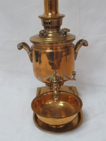 null Samovar in copper. Height: 40 cm