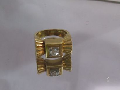 null 18K yellow gold tank ring, set with a diamond (0.30 carat at the caliber). Gross...