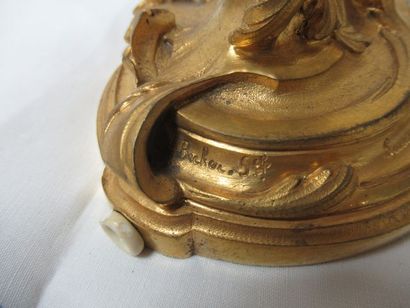 null Paire de candélabres en bronze doré. Style Louis XV, XIXe. Modèle de Becher....